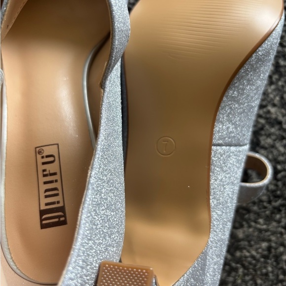 NEW-Low Kitten Heels - Picture 11 of 12